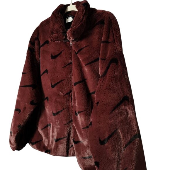 Nike Womens Burgundy Faux Fur Plush All Over Swoosh Print Jacket XXL - Picture 2 of 9